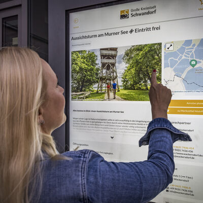 Infoterminal am Tourismusbüro Eingang
