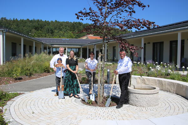 Bild vergrößern: Baumspende OB Hospiz