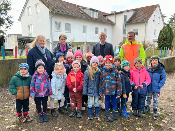 Bild vergrößern: Baum fr Kindergarten St. Paul_Foto_Andreas Hofmeister