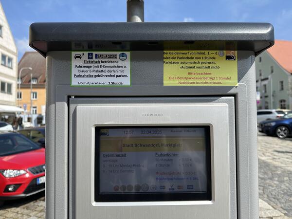Bild vergrößern: Parkuhr_E-Autos_Foto Lara Schmaus