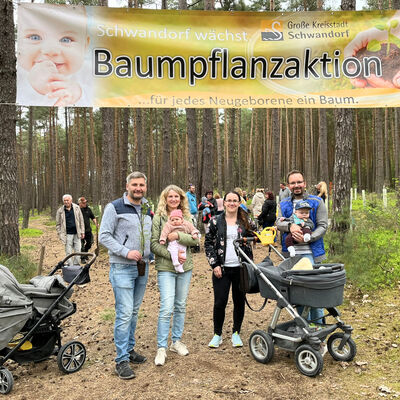 Bild vergrößern: Baumpflanzaktion April 2025_Foto_Andreas Hofmeister (1)