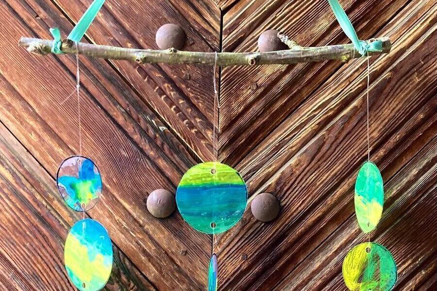 Bild vergrößern: Windspiel in blau und gelb