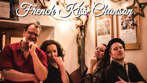 Bild vergrößern: Die vier Musiker der Band French Kiss