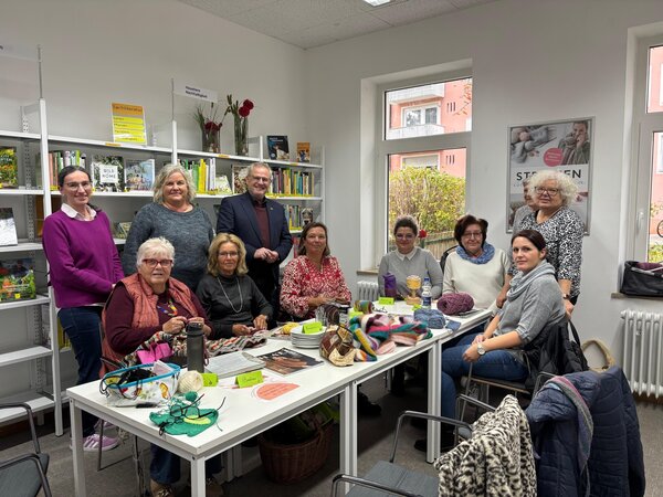 Bild vergrößern: Strick- und Hkeltreff Stadtbibliothek SAD