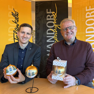 Bild vergrößern: Schwandorfer Christbaumkugel_Foto_Lara Schmaus