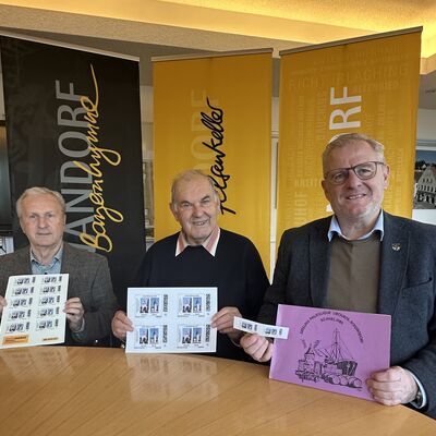 Bild vergrößern: Jubilumsbriefmarken Schwandorf-Libourne Foto Lara Schmaus