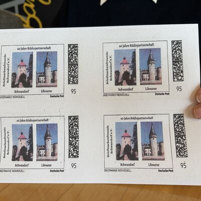 Bild vergrößern: Jubilumsbriefmarken Schwandorf-Libourne Foto Lara Schmaus (1)