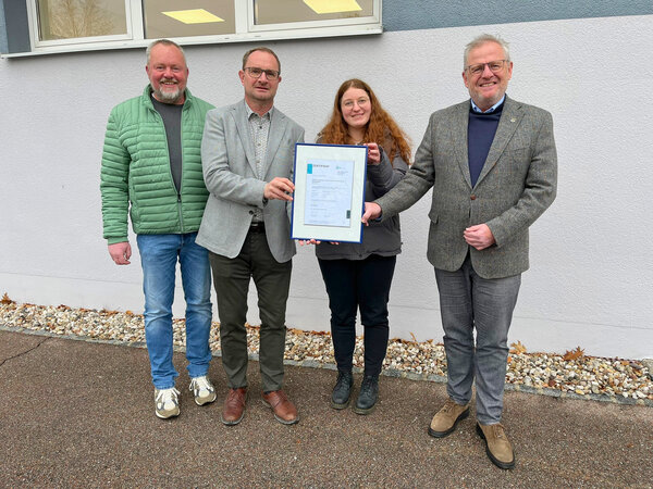 Bild vergrößern: Zertifikat ISMS fr SWFS_Foto_Andreas Hofmeister