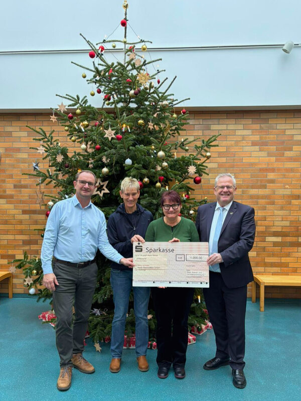 Bild vergrößern: Spendenbergabe SWFS_Foto_Daniel Weigl