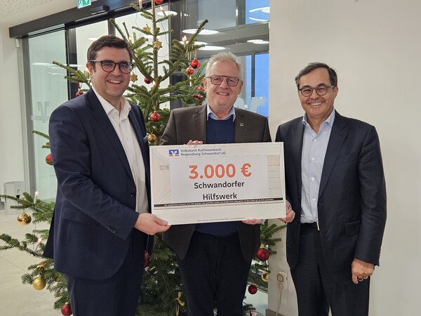 Bild vergr&ouml;&szlig;ern: Spende Schwandorfer Hilfswerk_Foto_Elke Pitzl