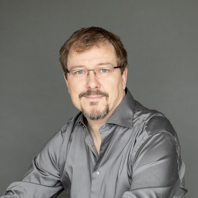 Portrait des Pianisten und Komponisten Oliver Drechsel