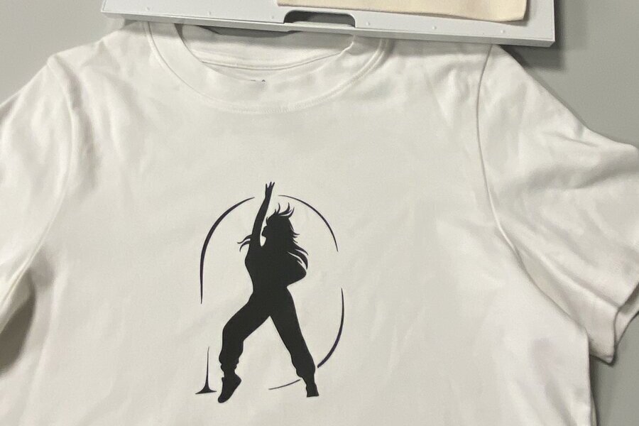 Bild vergr&ouml;&szlig;ern: Shirt mit einem Aufdruck