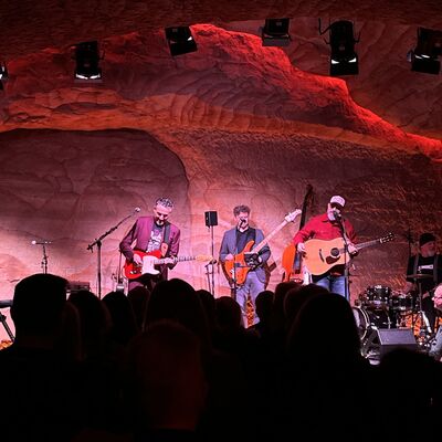 Die Band Richie Necker and Friends spielt auf der B&uuml;hne im Kulturkeller