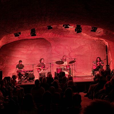 Die Band Midge's Pocket spielt auf der B&uuml;hne im Kulturkeller