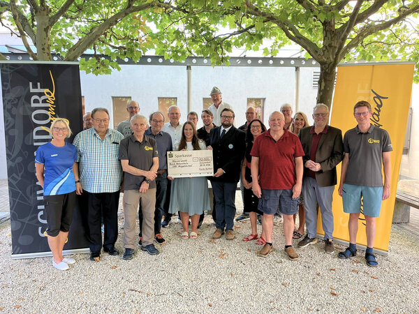 Bild vergr&ouml;&szlig;ern: Spenden�bergabe Charity-Stadtlauf 2026_Foto_Andreas Hofmeister