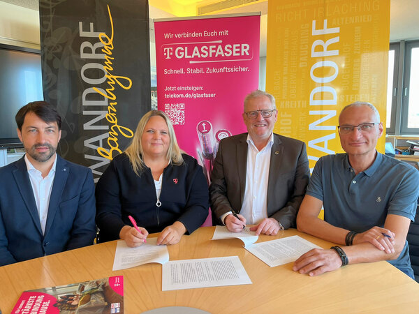 Bild vergr&ouml;&szlig;ern: Vertragsunterzeichnung Glasfaserausbau_Foto_Andreas Hofmeister (3) - bearbeitet