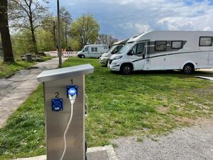 Bild vergrößern: Wohnmobilstellplatz-Stromladesäule
