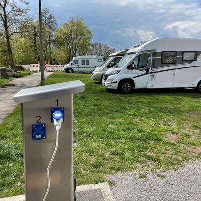 Wohnmobilstellplatz-Stromladesäule 