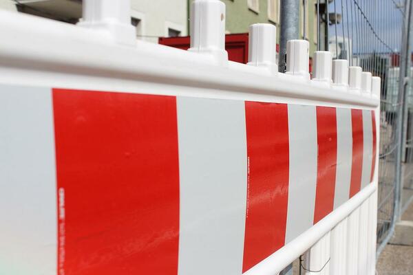 Bild vergrößern: Absperrung für Straßen.